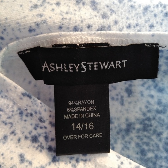 Blouse with cut out in back - Picture 4 of 4